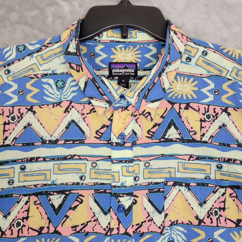 Patagonia Men's Short Sleeve XL Button Up Blue Pink Colorful Southwest Tribal - Picture 2 of 8
